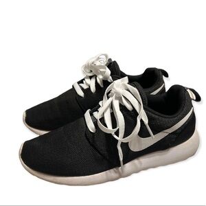 Nike Rogue One. 7.5. Shoe laces are not original laces